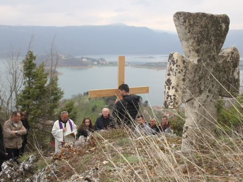 FOTO: Ramski put križa na brdo Gračac