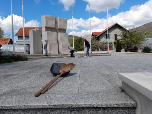 Učenici i djelatnici OŠ Veselka Tenžere na Uzdolu obilježili Dan planeta Zemlje