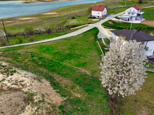 OGLAS: Prodaje se zemljište u blizini Ramskog jezera