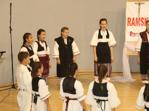 FOTO/VIDEO: Večer folklora u Prozoru