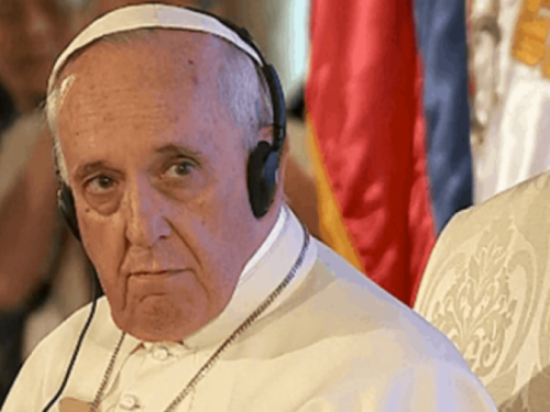 Papa: Pohlepa gura svijet u propast
