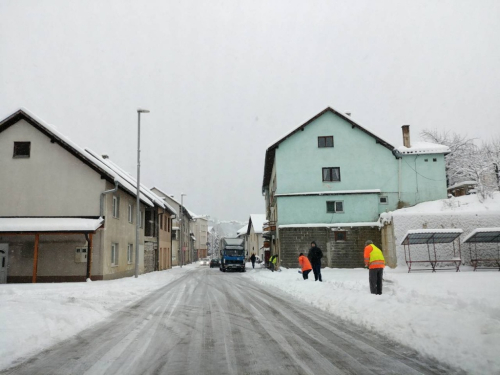 FOTO: U Rami napadalo 30 cm novog snijega