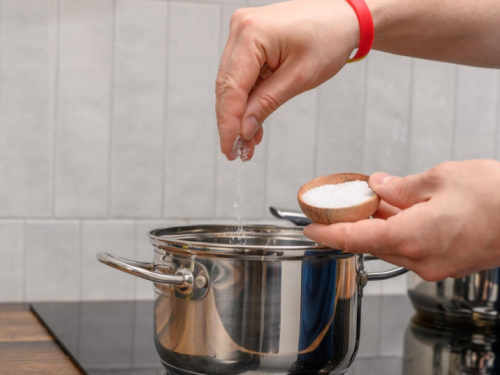 Ne stavljajte sol u hladnu vodu dok kuhate, evo što se može dogoditi