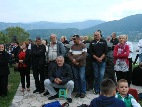 FOTO: Više tisuća vjernika na misi "Uočnici" na Šćitu