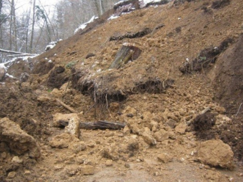 Odron u Gračanici, promet na kratko zatvoren