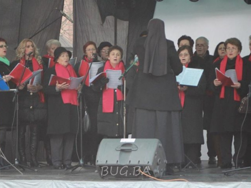 Predstavom 'Rodijaci' u izvedbi HNK Mostar svečano je zatvoren Treći Bugojanski božićni sajam