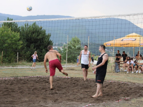 FOTO: 'Caffe Grand' osvojio prvo mjesto na turniru u odbojci u Ripcima