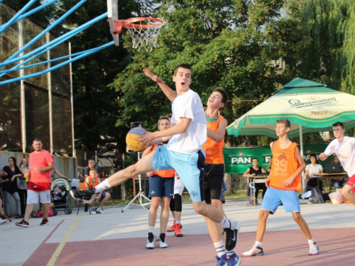 FOTO: Ekipa ''ALF Market'' osvojila Streetball za juniore