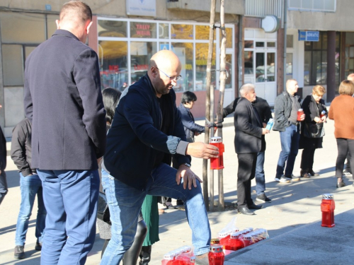 FOTO: Povodom Svih svetih u Prozoru zapaljene svijeće za poginule i preminule branitelje