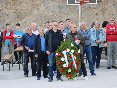 FOTO: Na Ustirami svečano otkriven spomenik poginulim i nestalim braniteljima