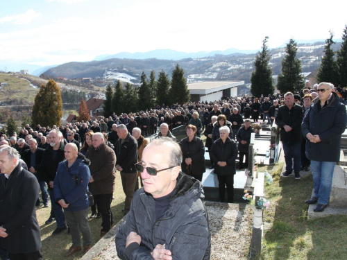 FOTO: Pokopan Marinko Zelenika, stotine ljudi na ispraćaju