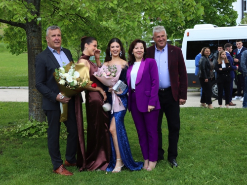 FOTO/VIDEO: Matura 2023. - Defile mladosti na ulicama Prozora