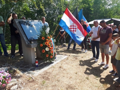 FOTO/VIDEO: Na Pomenu obilježena 29. obljetnica stradanja hrvatskih branitelja