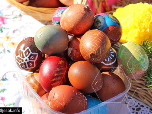 Obojite uskrsna jaja začinima, voćem i povrćem