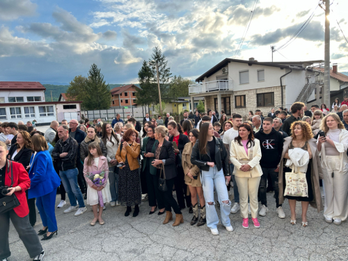 FOTO/VIDEO: Uskoplje ispratilo 63 maturanta, među njima i 9 iz Rame