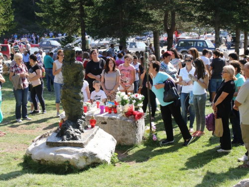 FOTO/VIDEO: Na Vran planini služena misa za poginule duvandžije