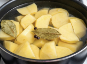 Mali trik iz lonca: zašto krumpir s lovorom ima ''nešto više''