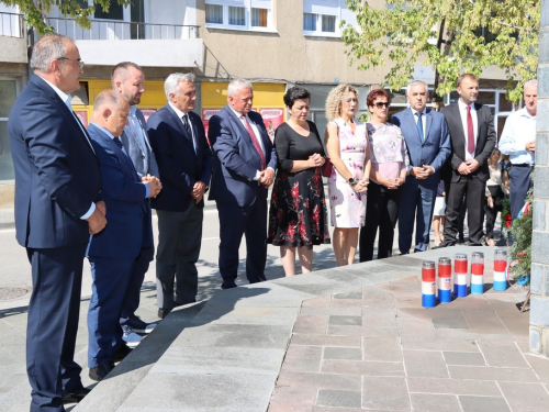 FOTO: Polaganjem vijenaca i svečanom sjednicom započelo obilježavanje Dana općine