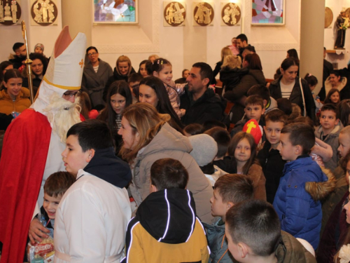 FOTO: Sv. Nikola posjetio župu Prozor