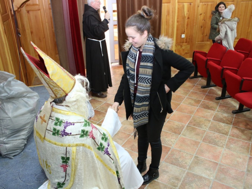 FOTO: Sv. Nikola i ove godine razveselio djecu u župi Rama Šćit