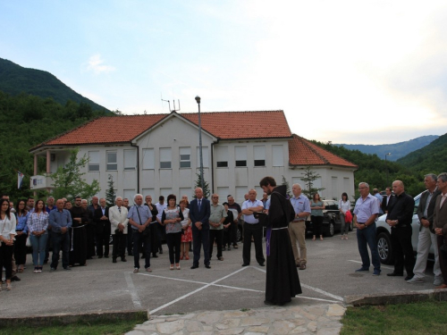 FOTO: U Doljanima predstavljena knjiga ''Hrvati Jablanice: prošlost, sadašnjost, budućnost''