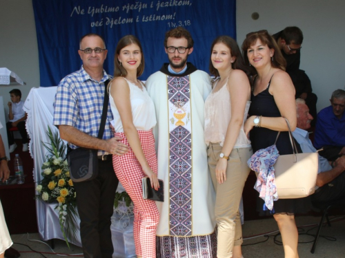 FOTO: Mlada misa fra Franje Barabana u Rumbocima