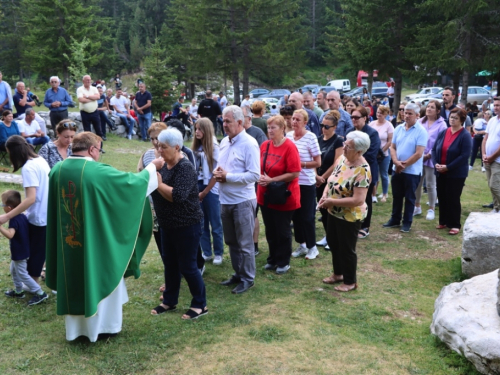 FOTO/VIDEO: Na Vranu služena sv. misa za poginule duvandžije