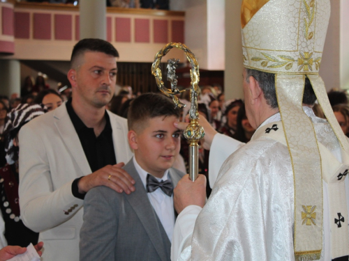 FOTO: Krizma u župi Prozor