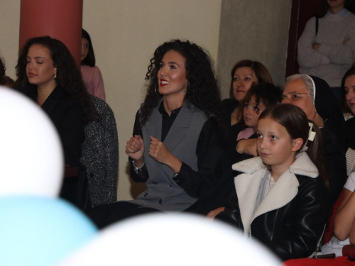 FOTO: Ines Markešić i Magdalena Zadro pobjednice dječjeg festivala ''Mala Rama 2024.''
