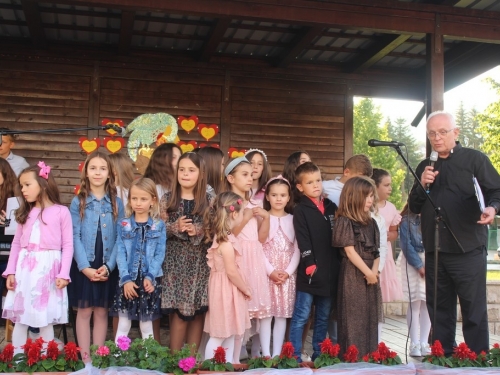 FOTO: U Prozoru održan dječji festival 'Djeca pjevaju Isusu'