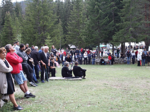 FOTO: Na Vranu služena sv. misa za poginule duvandžije