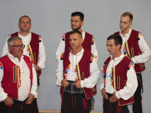 FOTO/VIDEO: 2. večer folklora u Prozoru - ''Običaje svoje zaboravit neću''