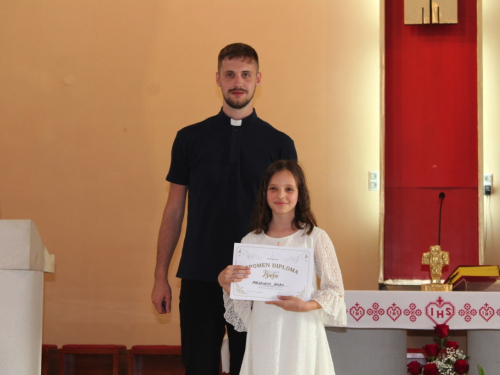 FOTO: U Prozoru održan 18. festival duhovne glazbe ''Djeca pjevaju Isusu''