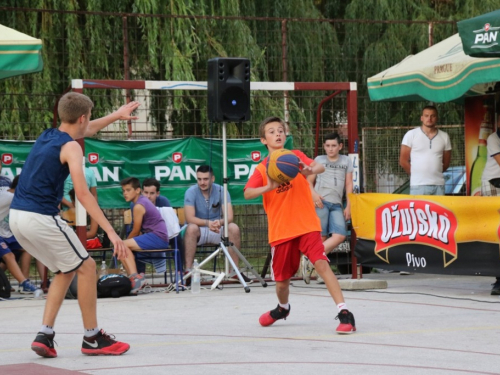 FOTO: Ekipa ''ALF Market'' osvojila Streetball za juniore