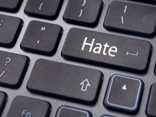 Facebook, YouTube, Twitter i Microsoft u borbi protiv govora mržnje