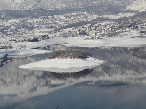 FOTO: Ramsko jezero uokvireno snježnom bjelinom i kontrastima