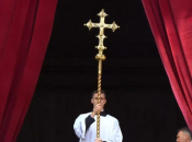 Ante Čuić, bogoslov iz Tomislavgrada nosio križ u procesiji za Urbi et Orbi