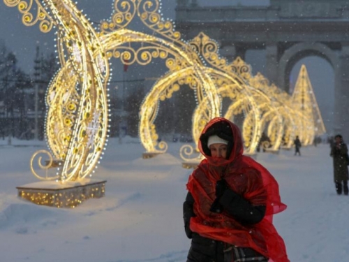 Snježna apokalipsa u Moskvi: Snijeg čisti gotovo 120 tisuća ljudi