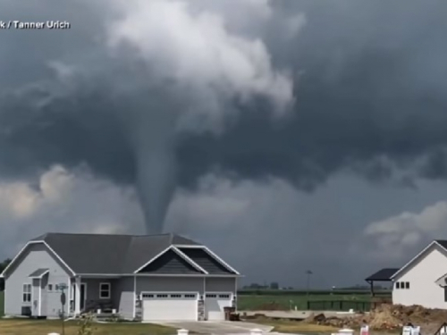 VIDEO: Nekoliko tornada poharalo Iowu