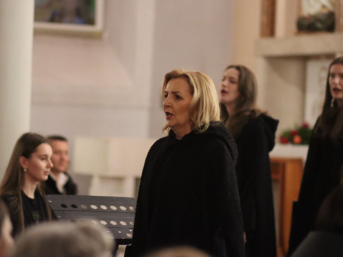 Veličanstvena završnica u Rami: ''Čuvarice'' koncertom u Prozoru zaključile korizmenu turneju