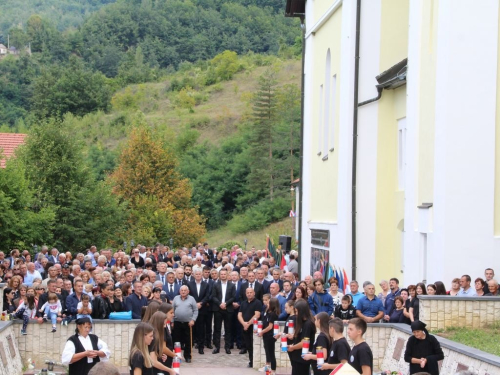 FOTO: Obilježena 26. obljetnica stradanja Hrvata na Uzdolu