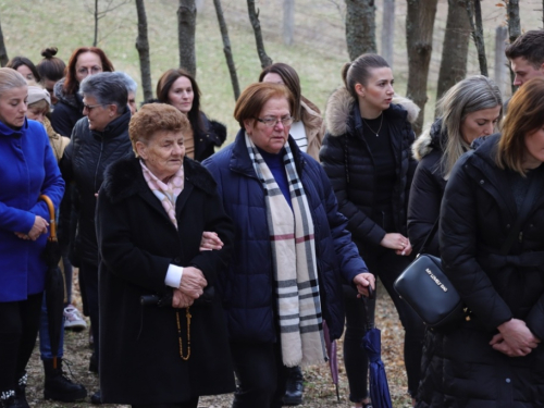 FOTO: Put križa kroz fratarski gaj na Šćitu