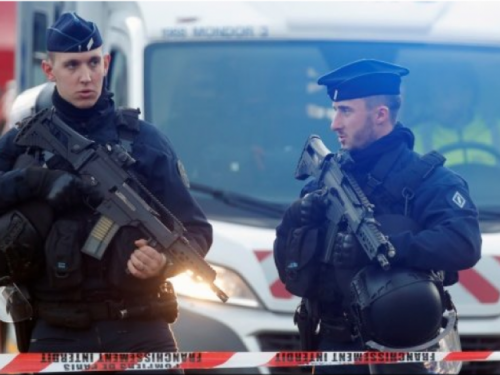 Pariški napadač s nožem bio duševni bolesnik, u torbi mu pronašli Kuran