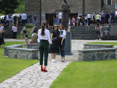 FOTO: Vanjska proslava sv. Ante u Gračacu