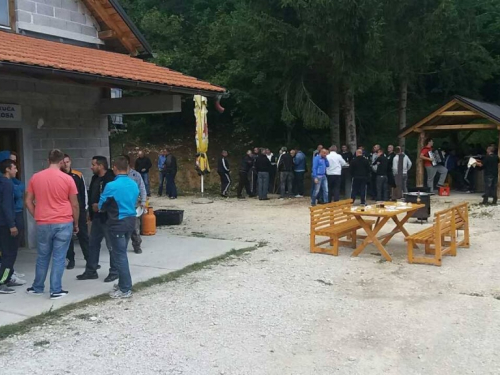 FOTO: Druženje Gmićana na Makljenu