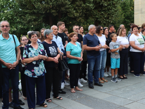 FOTO: Započela trodnevnica na Šćitu uoči Male Gospe, prvi dan posvećen školarcima