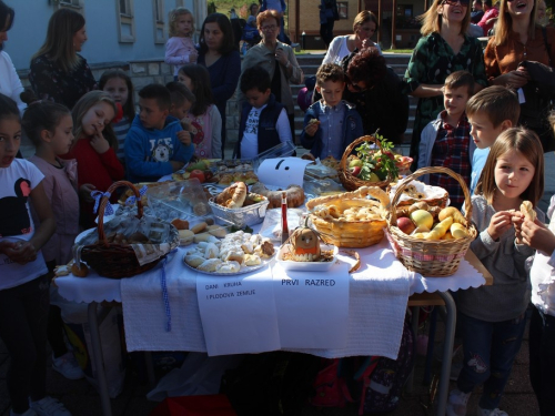 FOTO: Dani kruha u OŠ Marka Marulića Prozor