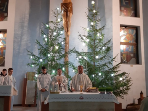 FOTO: Polnoćka na Uzdolu