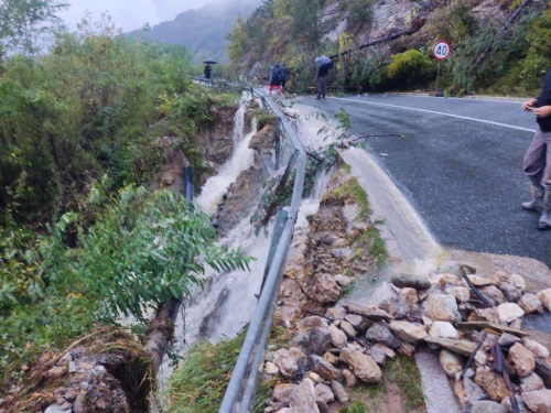 Civilna zaštita: Zatrpani i ugroženi ljudi, srušeni mostovi, urušene ceste…