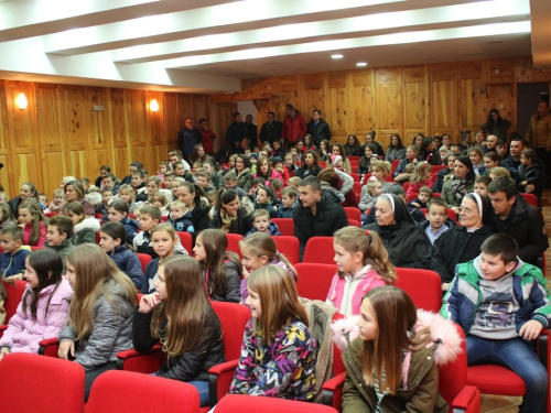 FOTO: Sv. Nikola i ove godine razveselio djecu u župi Rama Šćit